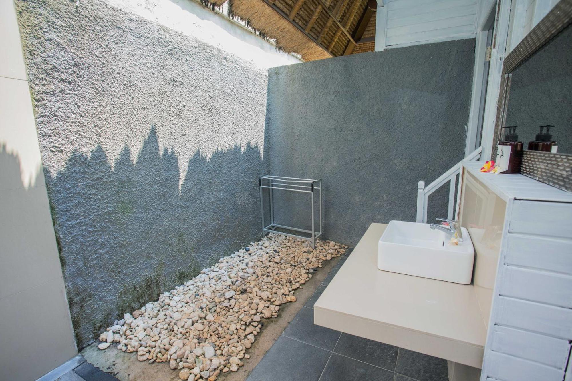 Koji Garden Huts Hotel Nusa Lembongan  Exterior photo